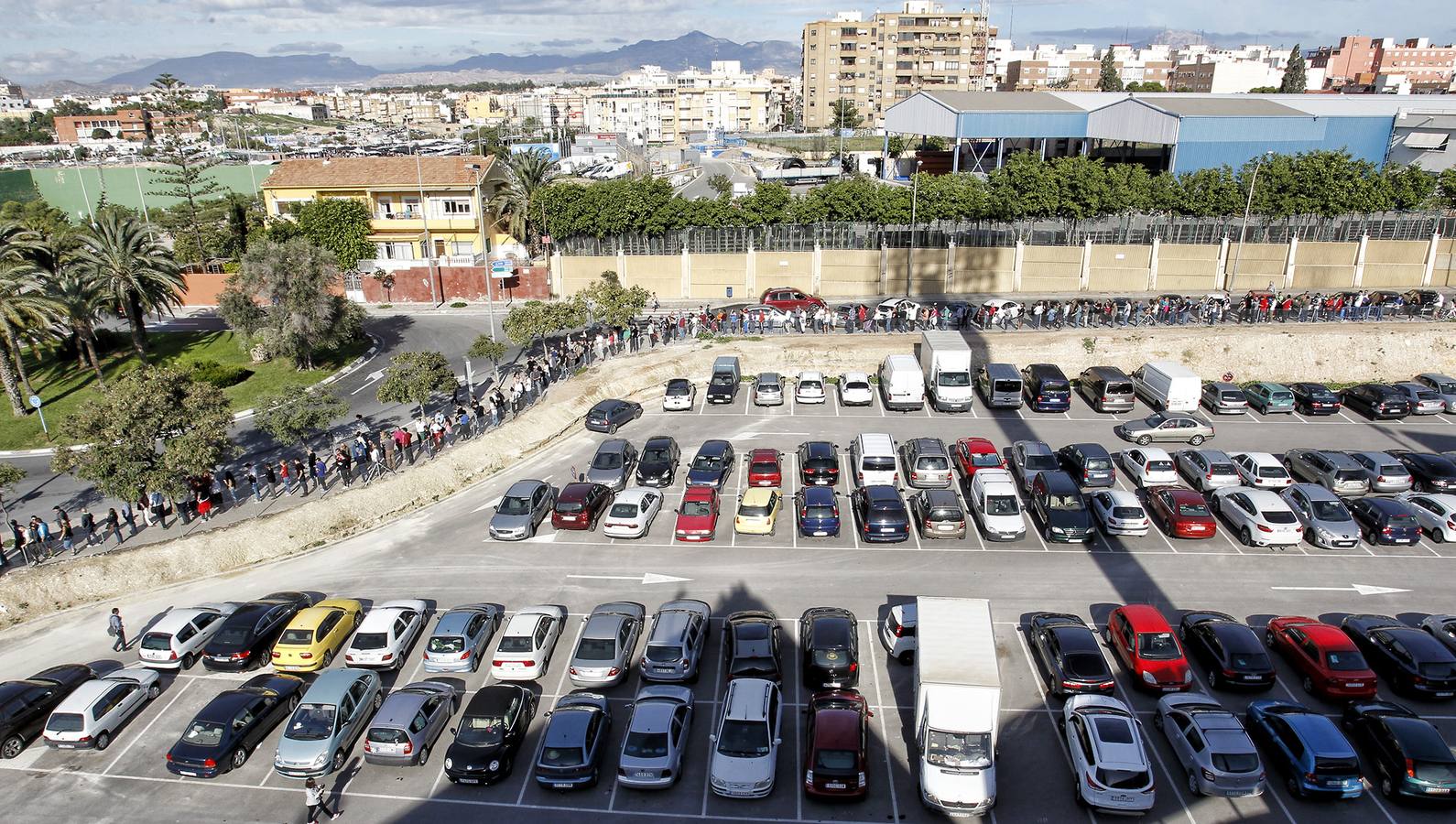 Larga colas para comprar las entradas del amistoso España-Inglaterra