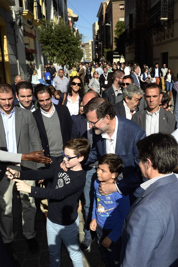 Rajoy se da un baño de masas en Lorca