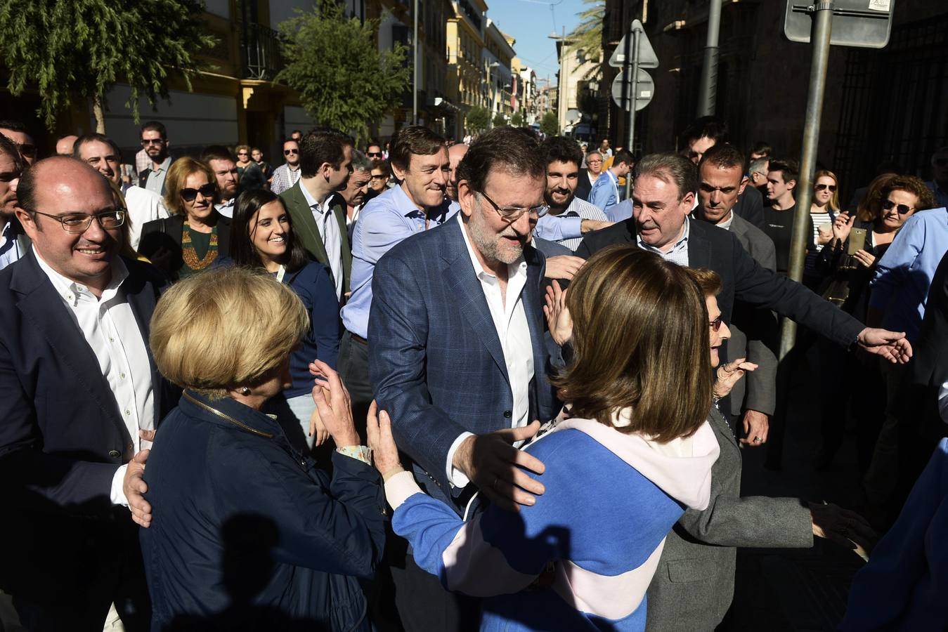 Rajoy se da un baño de masas en Lorca