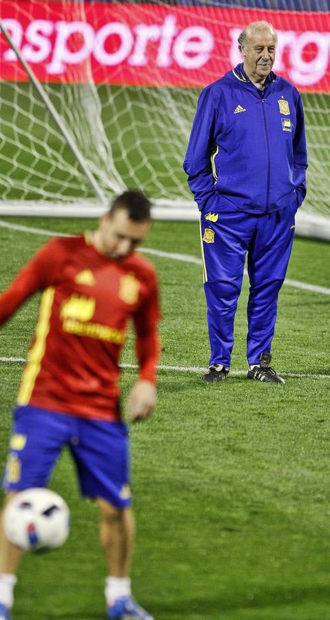 La selección española entrena en el Rico Pérez (II)