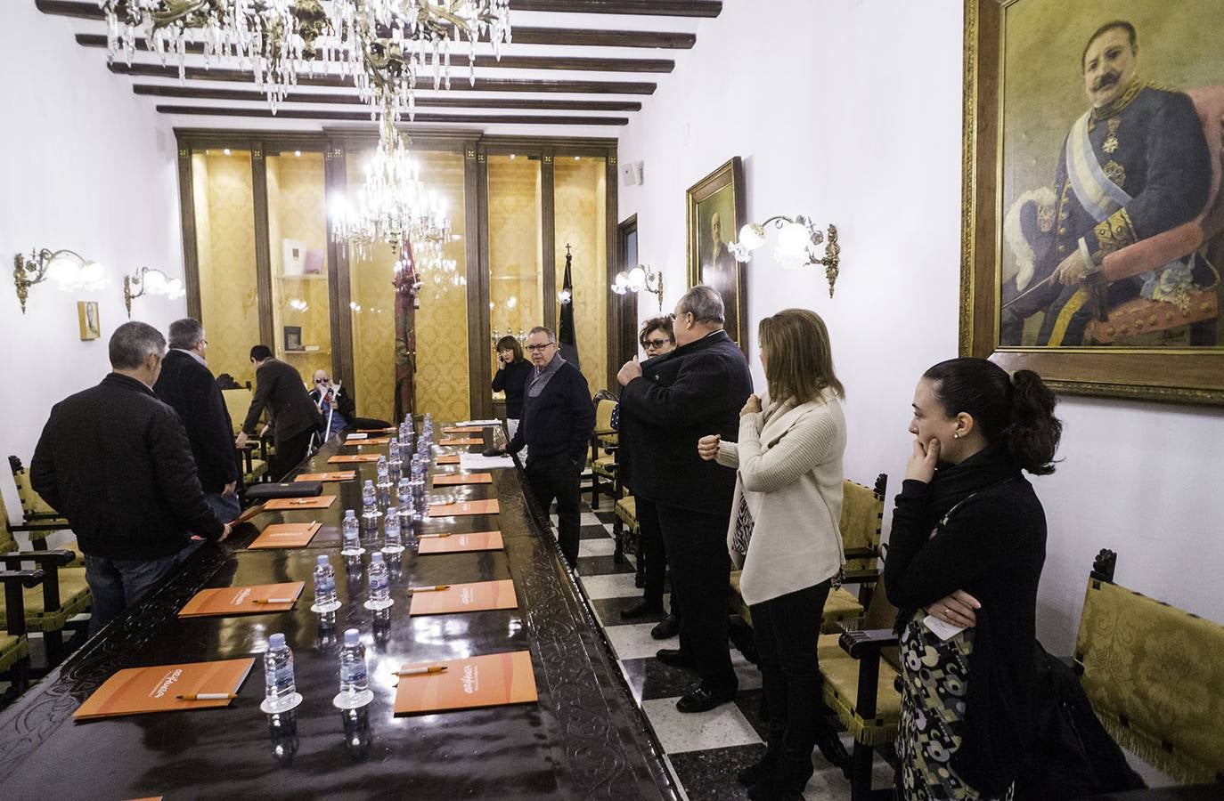 Los Moros y Cristianos de Orihuela inician el camino para lograr el Interés Turístico Nacional