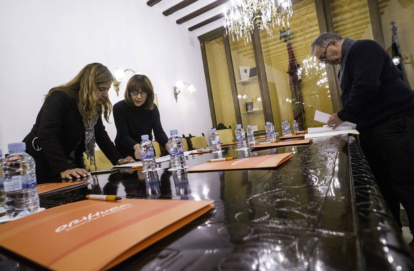 Los Moros y Cristianos de Orihuela inician el camino para lograr el Interés Turístico Nacional