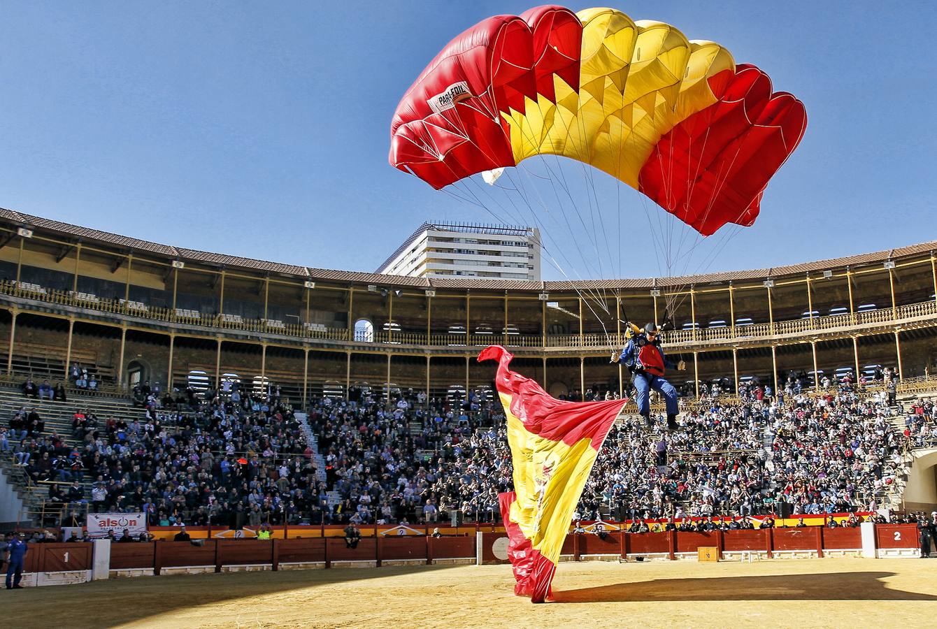 Cinco mil personas acuden a la jornada de recogida de juguetes en Alicante