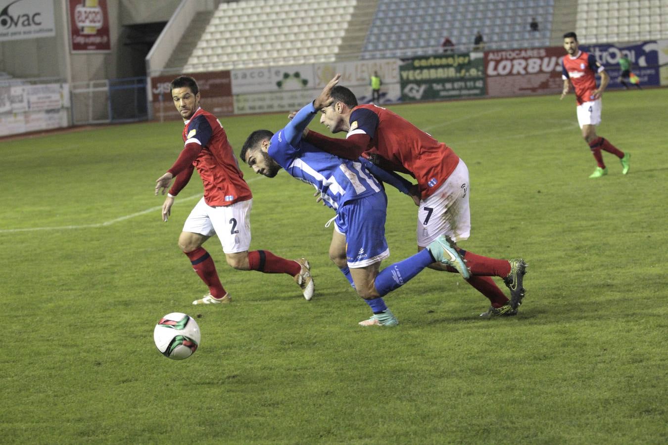 La Hoya no levanta el pie ante el Recre (2-1)