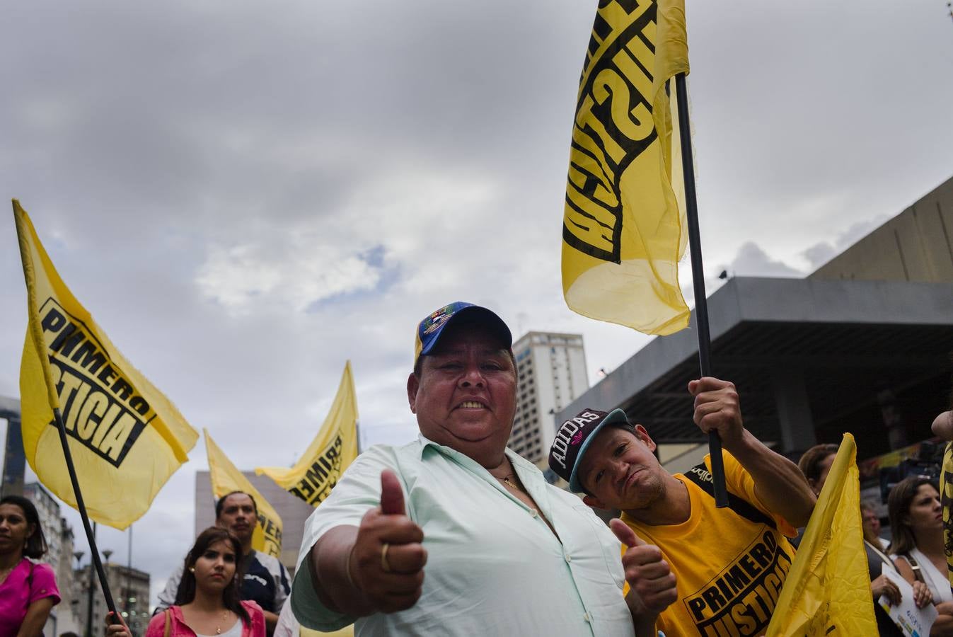 Opositores durante el cierre de campaña electoral en Venezuela.