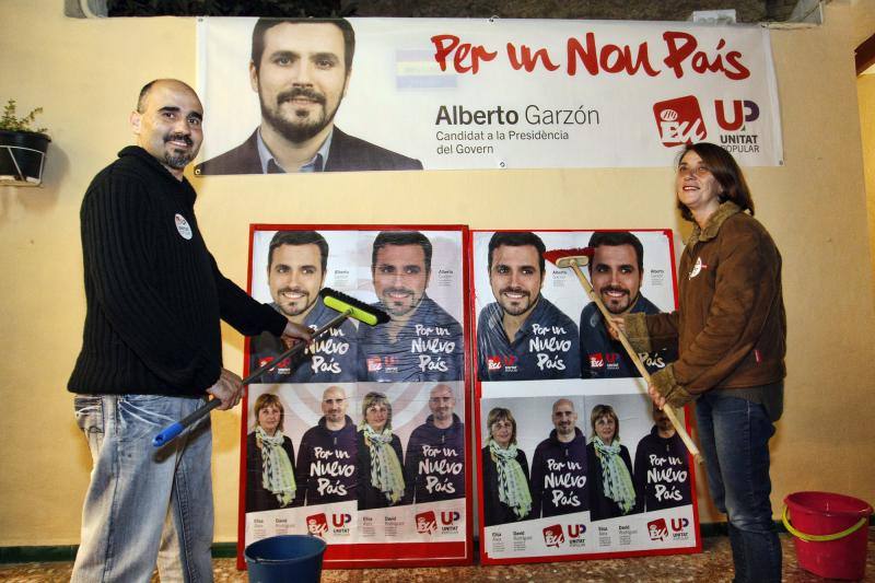 Pegada de carteles en Alicante