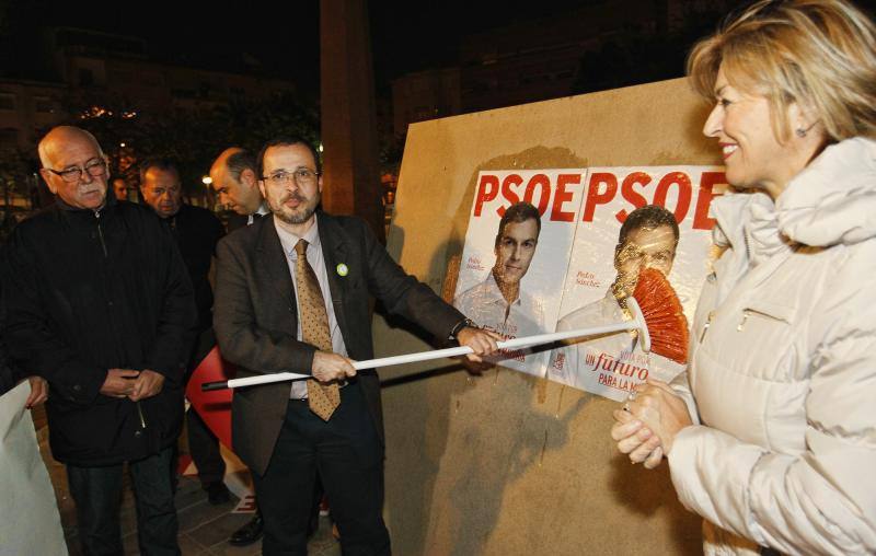 Pegada de carteles en Alicante