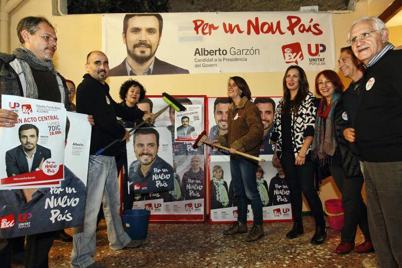 Pegada de carteles en Alicante