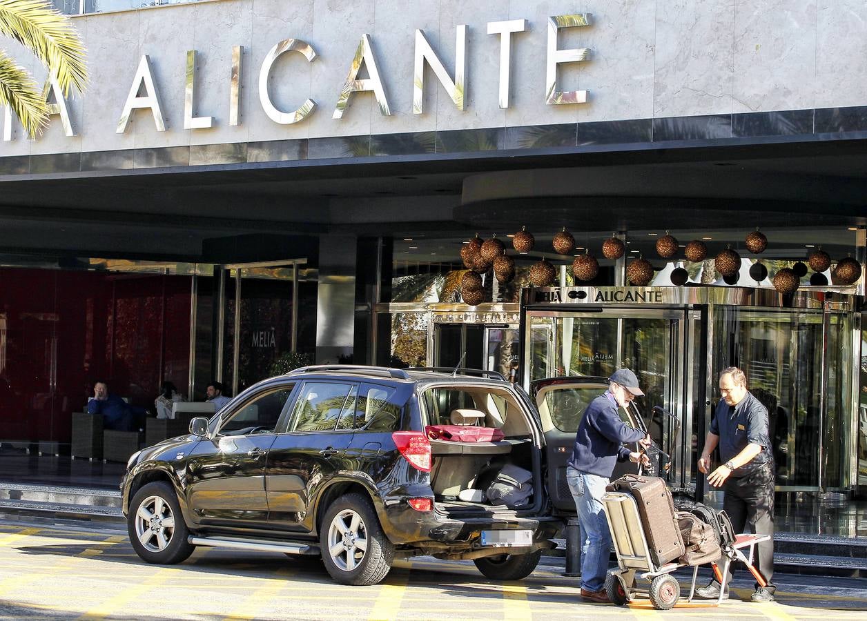 El clima y las reservas de última hora llenan los hoteles de Benidorm durante el puente