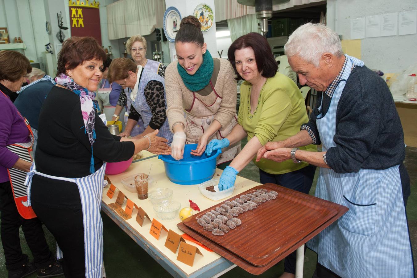 Tortas de Pascua y suspiros en la peña El Limonar