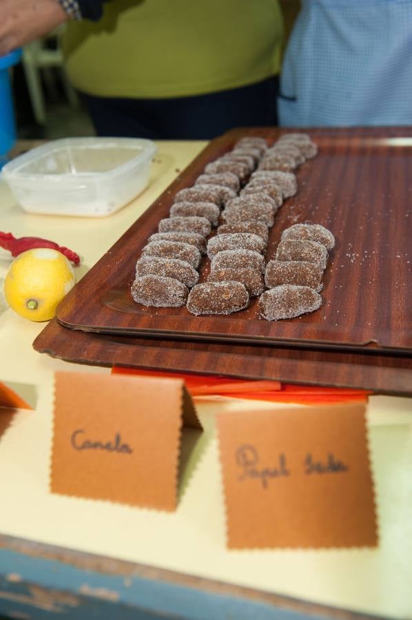 Tortas de Pascua y suspiros en la peña El Limonar