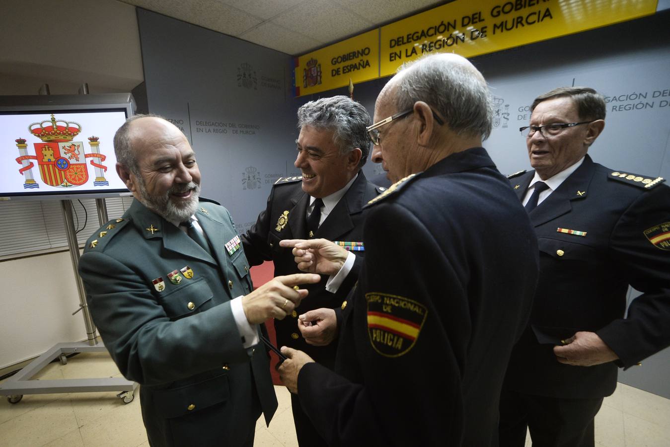 (9-12) Entrega de distinciones a PolicÍas Nacionales en la Delegacion del Gobierno.