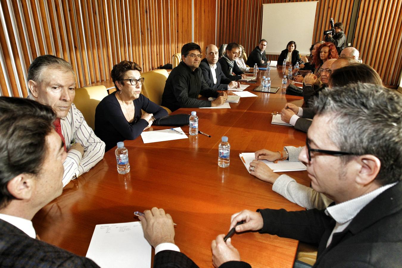 Mesa de diálogo sobre las terrazas y veladores en Alicante