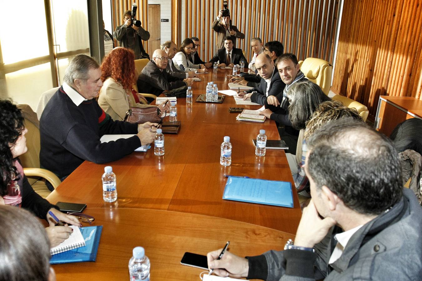 Mesa de diálogo sobre las terrazas y veladores en Alicante