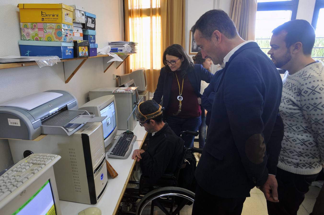 Mònica Oltra visita el centro ocupacional La Tramoia