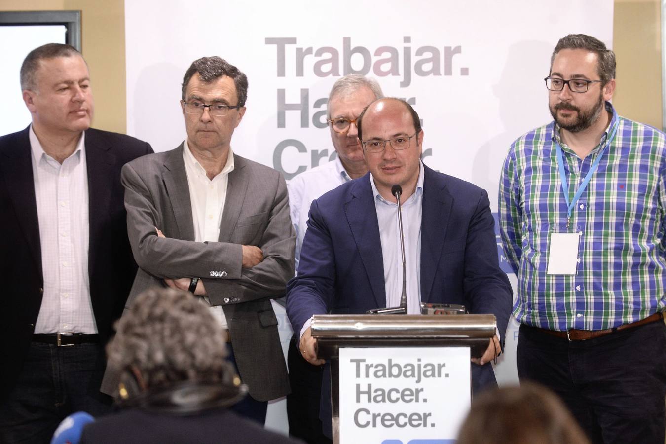 24 DE MAYO. El PP logra 22 escaños en las elecciones regionales y pierde pues la mayoría absoluta, el peor resultado en unos comicios regionales desde 1991, con un 37% de los votos, veinte puntos menos que hace cuatro años.