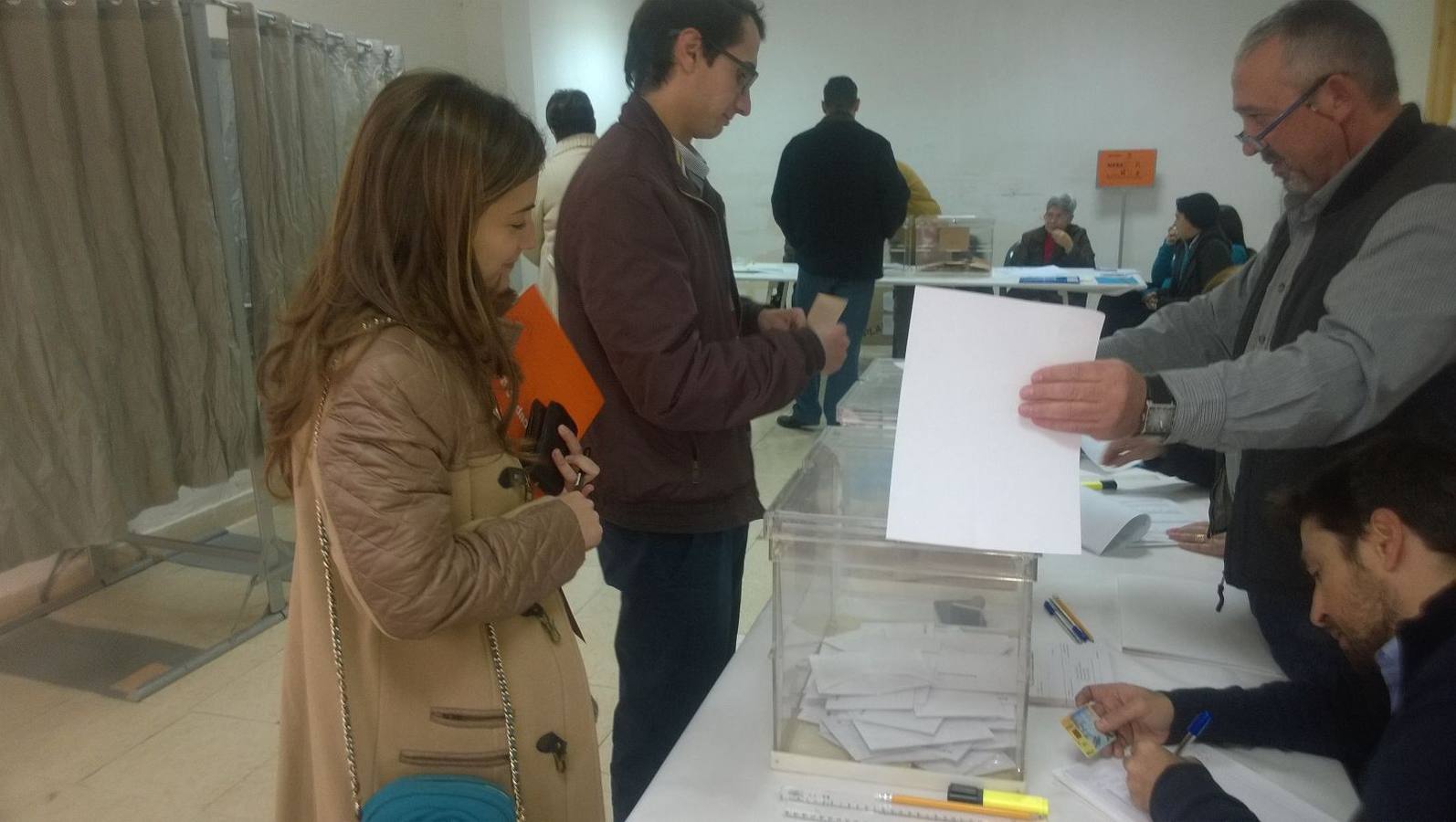 Lola Jiménez vota en Alcantarilla.