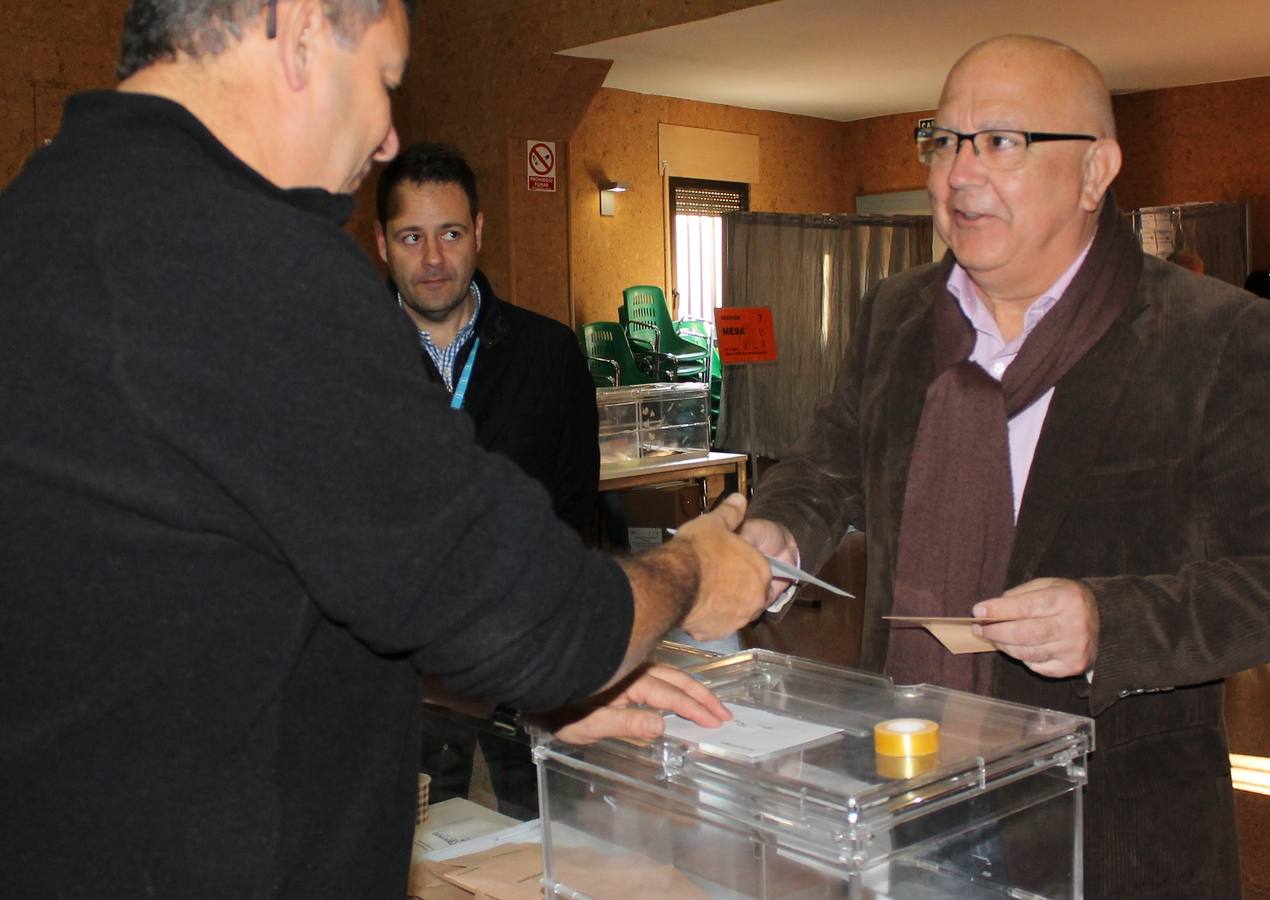 Manuel Padín, portavoz de Ciudadanos en el Ayuntamiento de Cartagena, votó esta mañana en Pozo Estrecho.