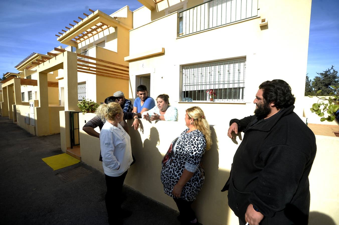 Cinco familias gitanas toman casas de forma ilegal en un residencial de La Palma.