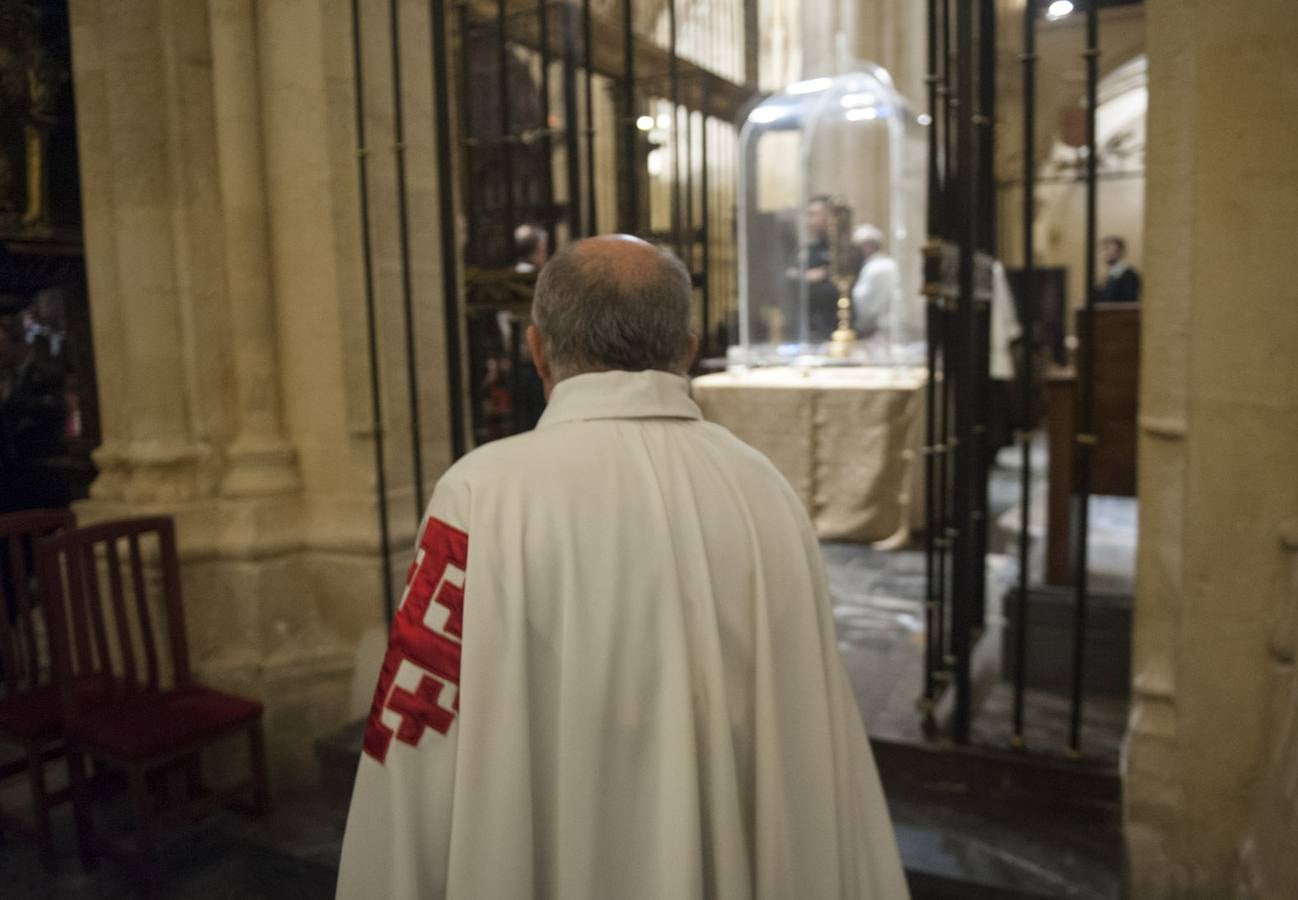 La Catedral reedita el ritual de cada año en el Monasterio de la Santa Faz