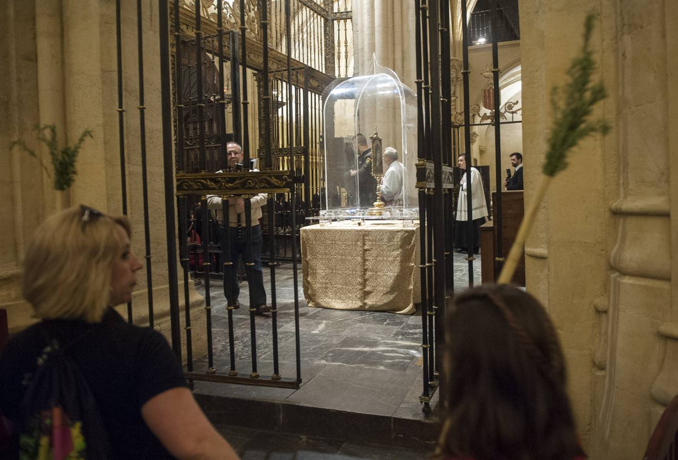 La Catedral reedita el ritual de cada año en el Monasterio de la Santa Faz