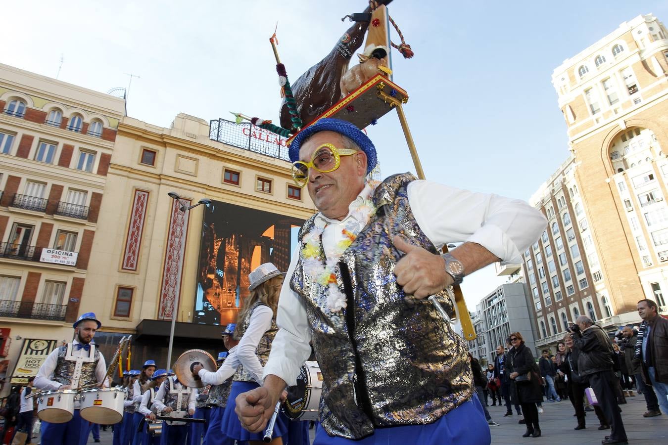 La fiesta de la provincia recorre el centro de Madrid