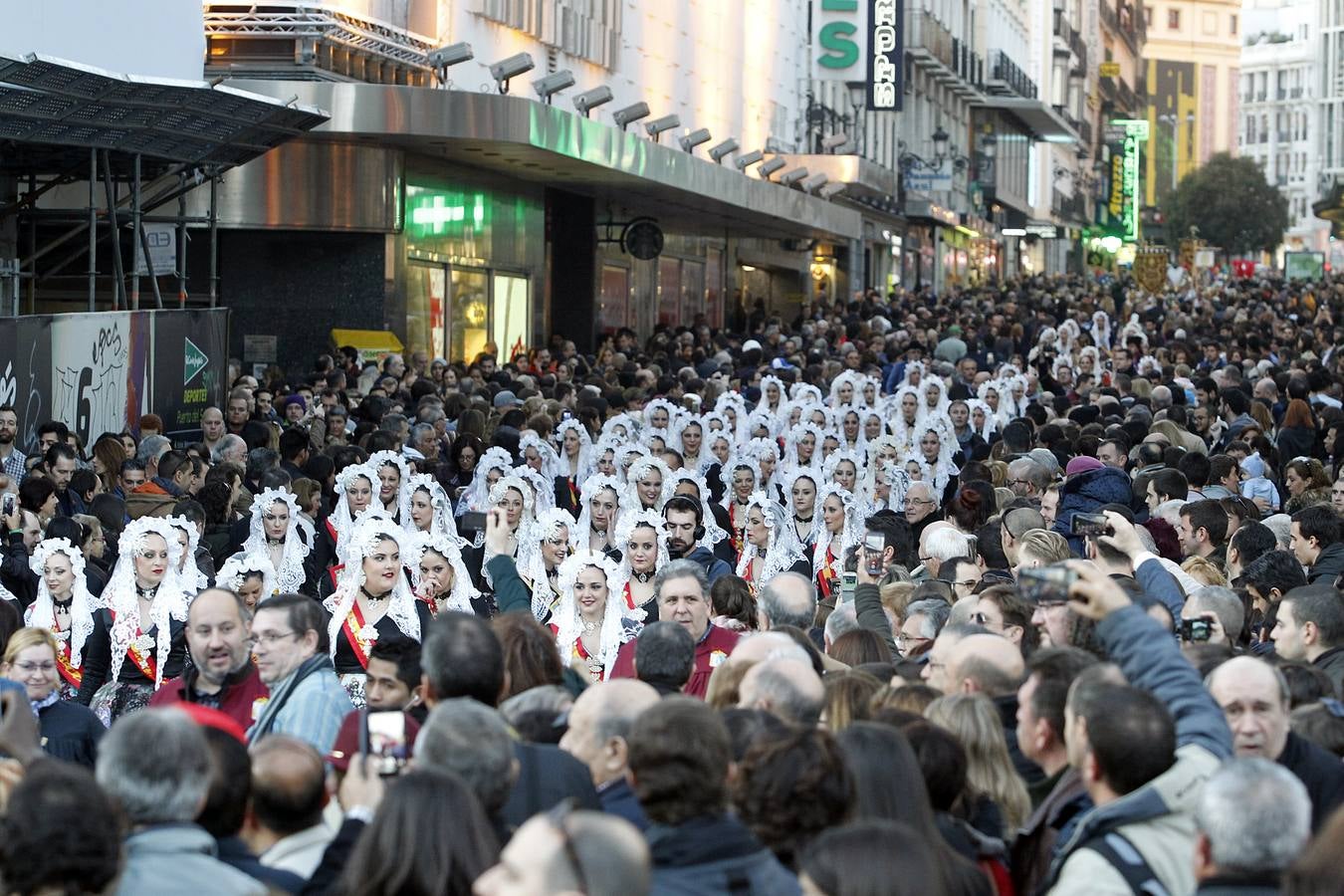 La fiesta de la provincia recorre el centro de Madrid