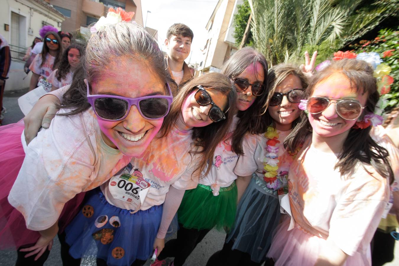 La &#039;Holi Run&#039; llena las calles de color