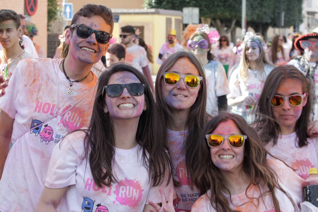 La &#039;Holi Run&#039; llena las calles de color