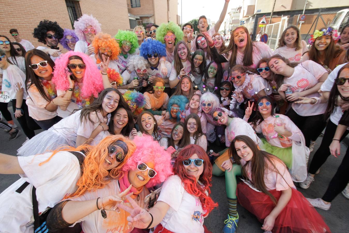 La &#039;Holi Run&#039; llena las calles de color