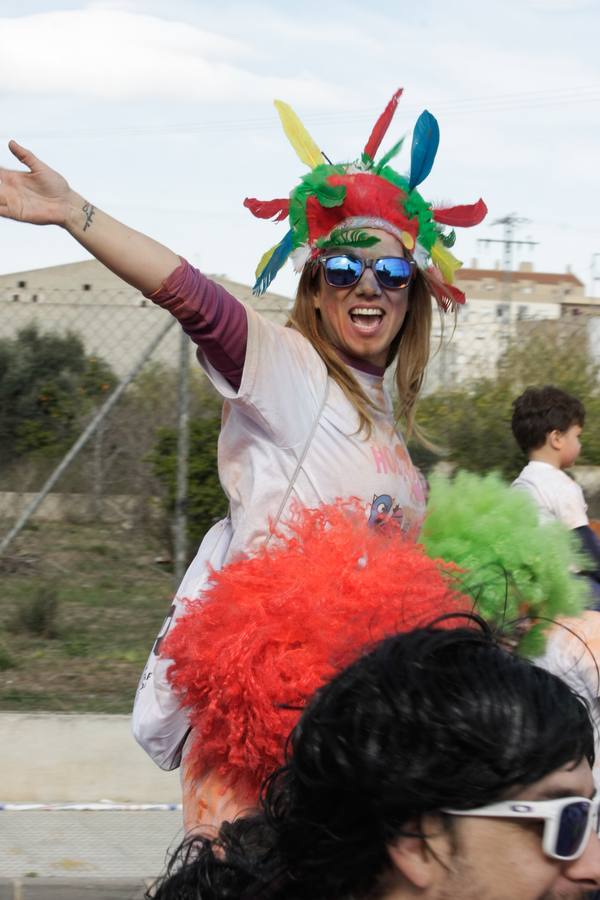 La &#039;Holi Run&#039; llena las calles de color