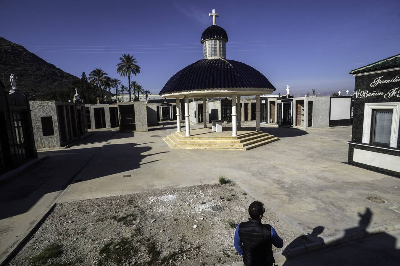El tripartito expropiará aquellas parcelas del cementerio que no se obren este año