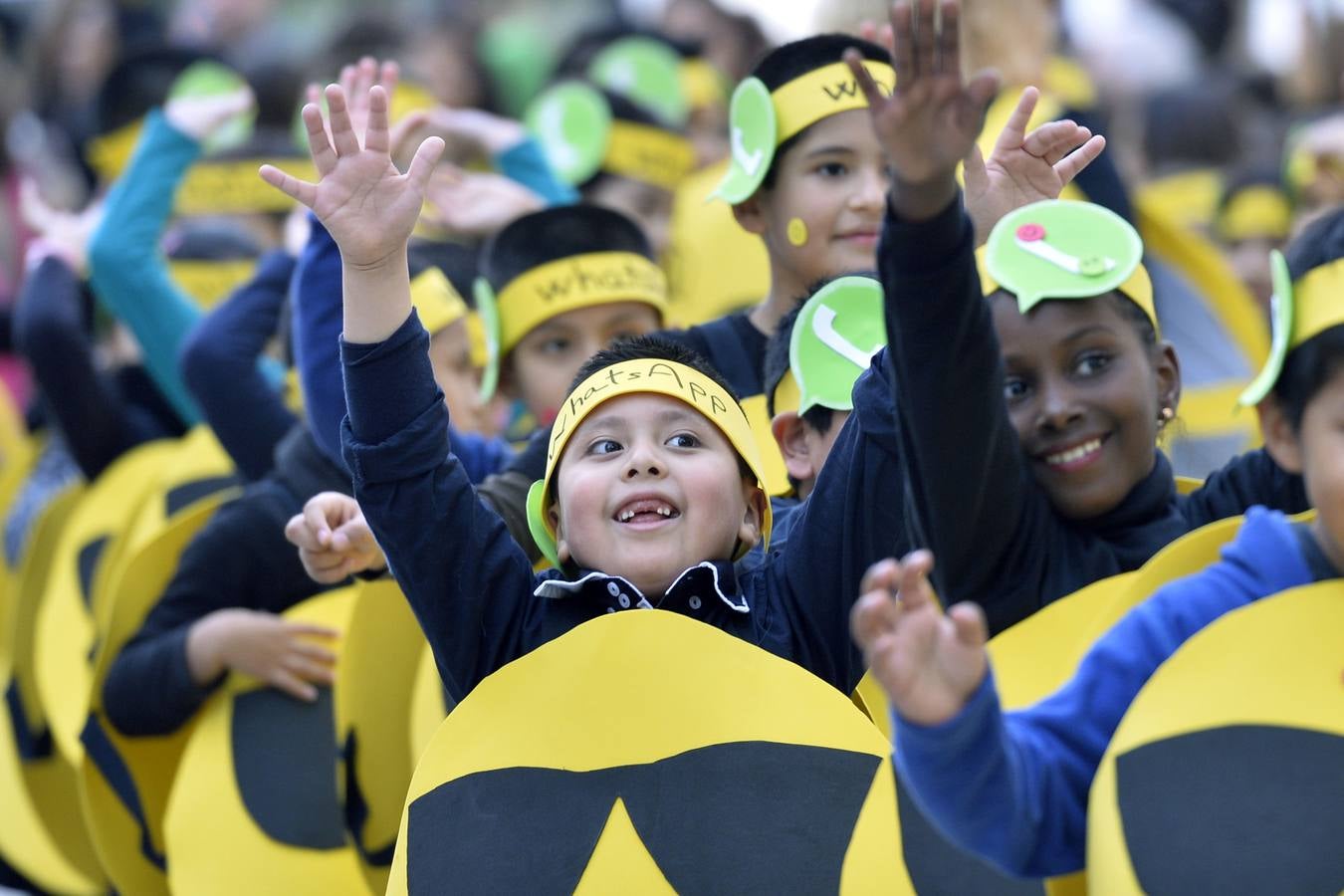 Casi 1.200 vecinos desfilan por El Carmen