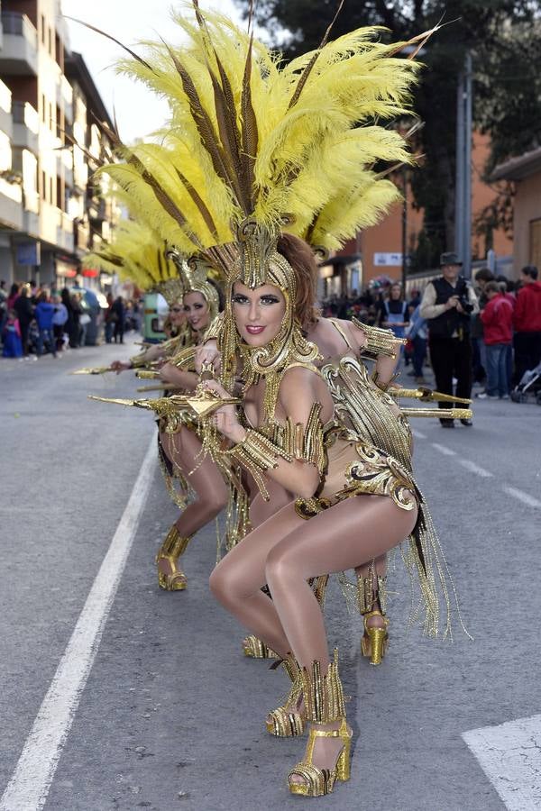 El Cabezo vibra con su desfile grande
