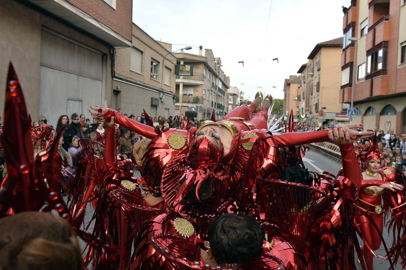 El Cabezo vibra con su desfile grande
