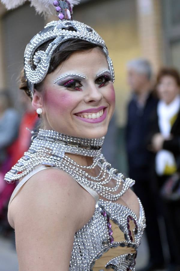 El Cabezo vibra con su desfile grande