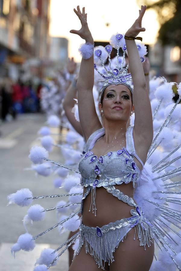 El Cabezo vibra con su desfile grande