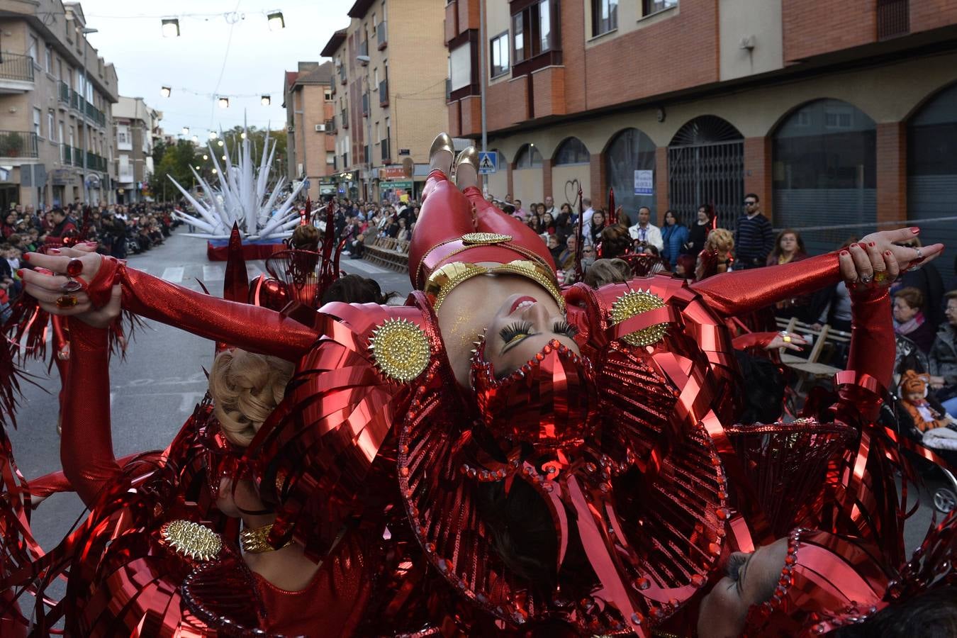 El Cabezo vibra con su desfile grande