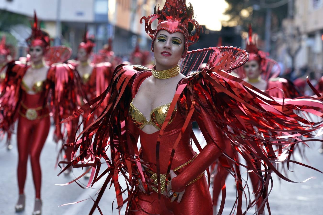El Cabezo vibra con su desfile grande