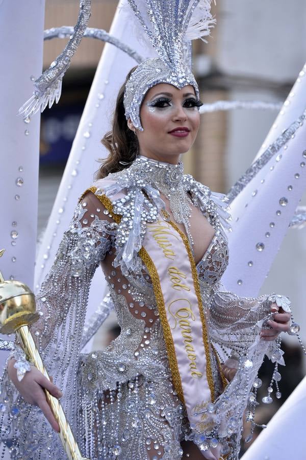 El Cabezo vibra con su desfile grande