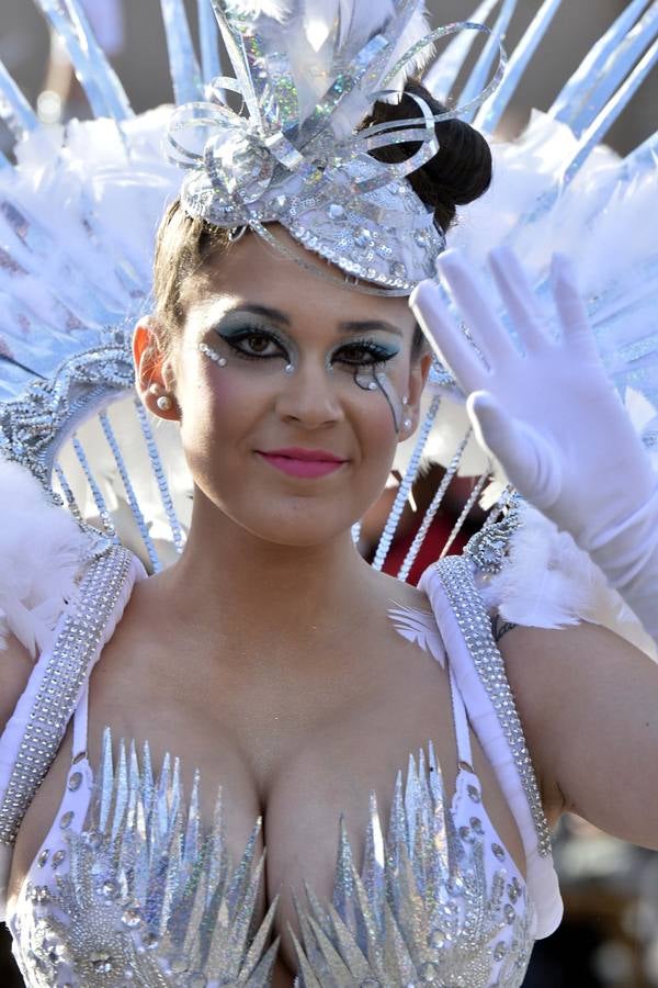 El Cabezo vibra con su desfile grande