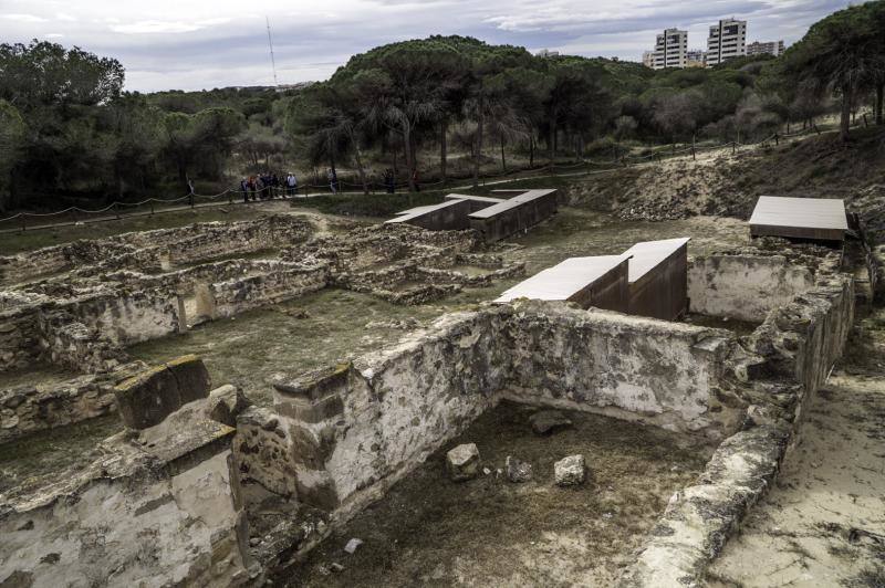 Visita de la directora general de Cultura al Parque Arqueológico de Guardamar