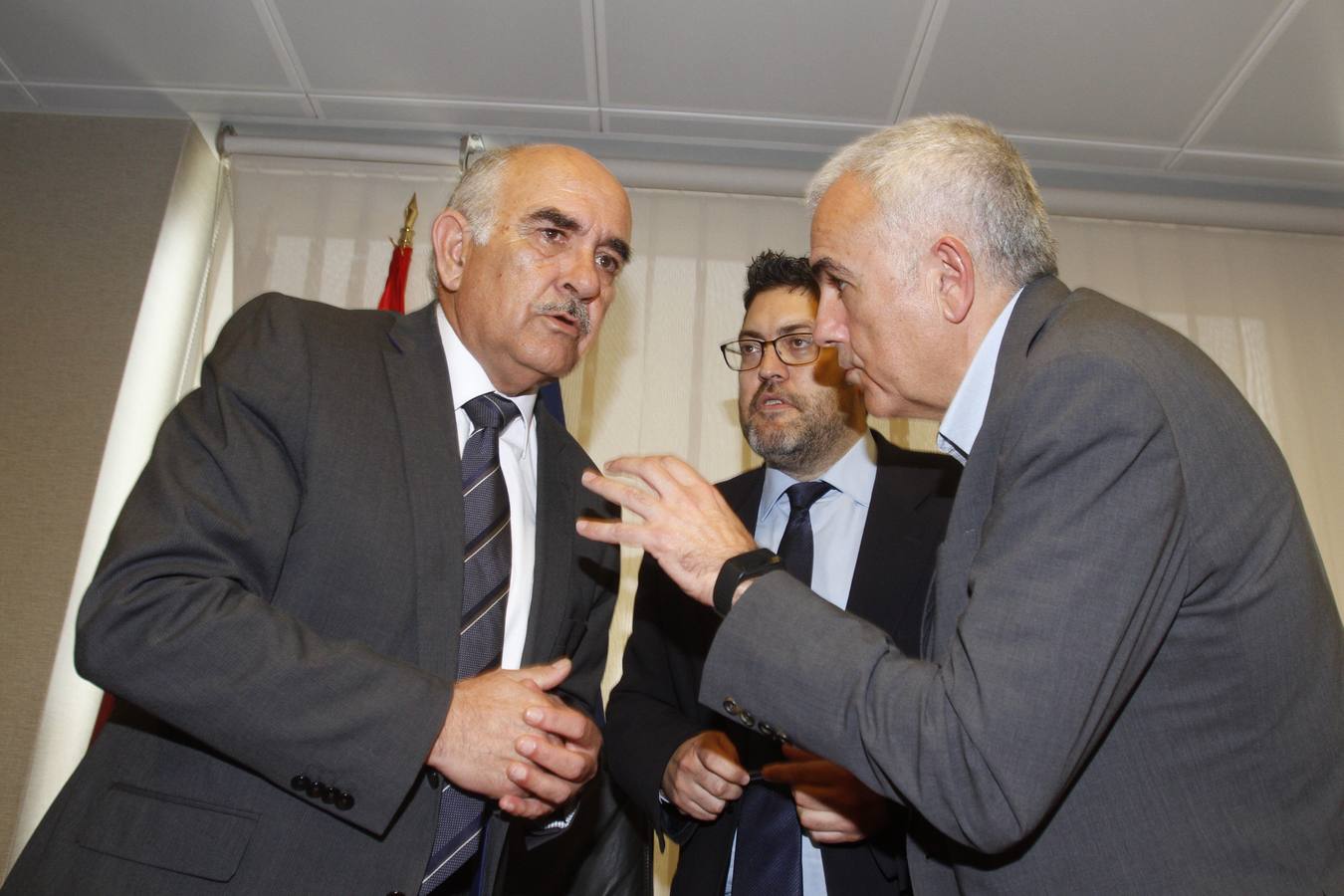 Garre rebate a Valcárcel y se alía con la oposición