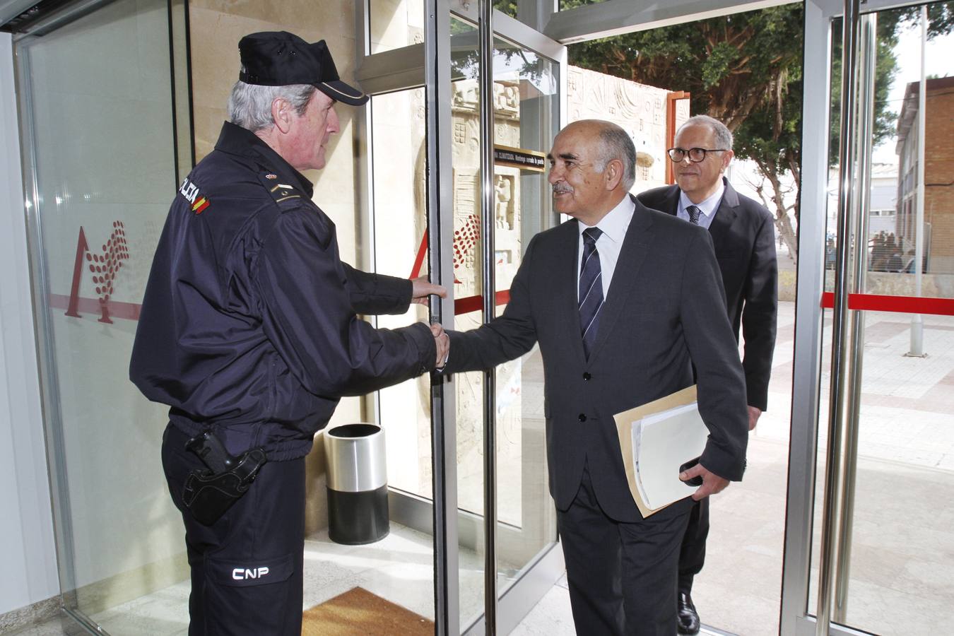 Garre rebate a Valcárcel y se alía con la oposición