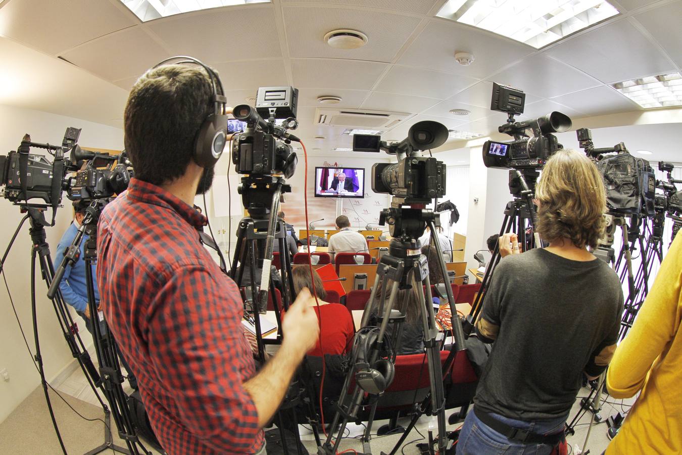 Garre rebate a Valcárcel y se alía con la oposición