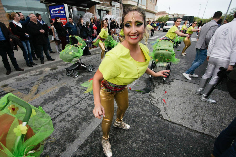 Las comparsas de Llano de Brujas despiden el Carnaval