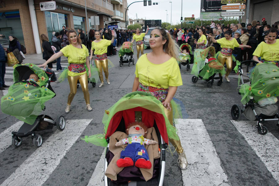 Las comparsas de Llano de Brujas despiden el Carnaval