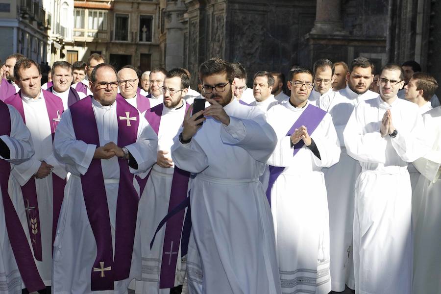 El nuncio del Papa preside la celebración jubilar de los sacerdotes en la Catedral