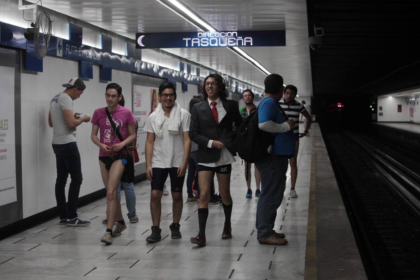 Sin pantalones en el metro