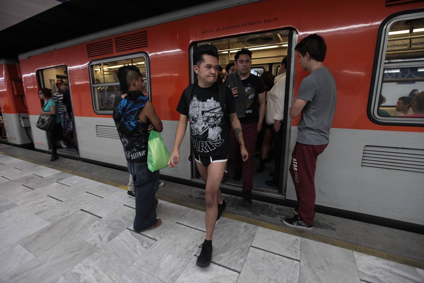 Sin pantalones en el metro